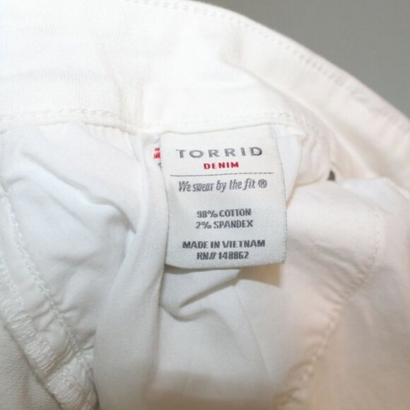 Torrid Bermuda Denim Jean Shorts HW6095 - Picture 2 of 6